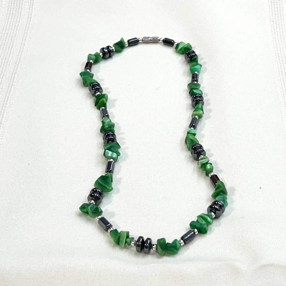 Vintage Hematite Green Cat Eye Glass Chip Beaded Necklace Barrel Clasp 18 Inch